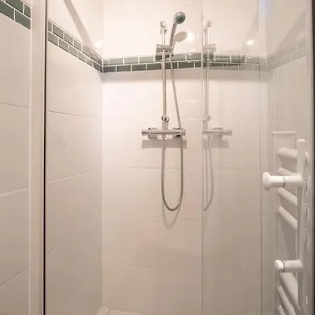 Le Saphir - 150m De La