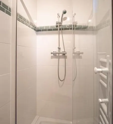 Le Saphir - 150m De La